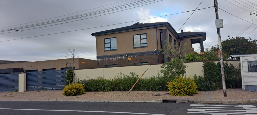 4 Bedroom Property for Sale in Rondebosch East Western Cape